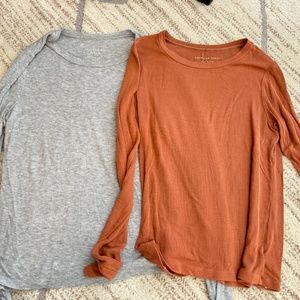 2 Ribbed Light weight American eagle long sleeve XS